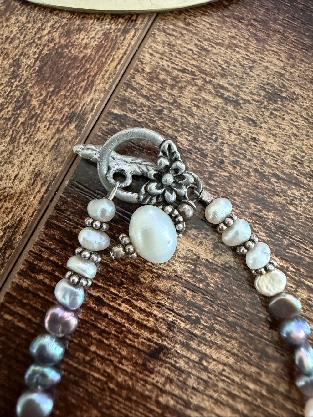 Jewelry Bundle – Silver Necklace, Pearl Bracelet & Earrings (3) - Picture 7 of 10